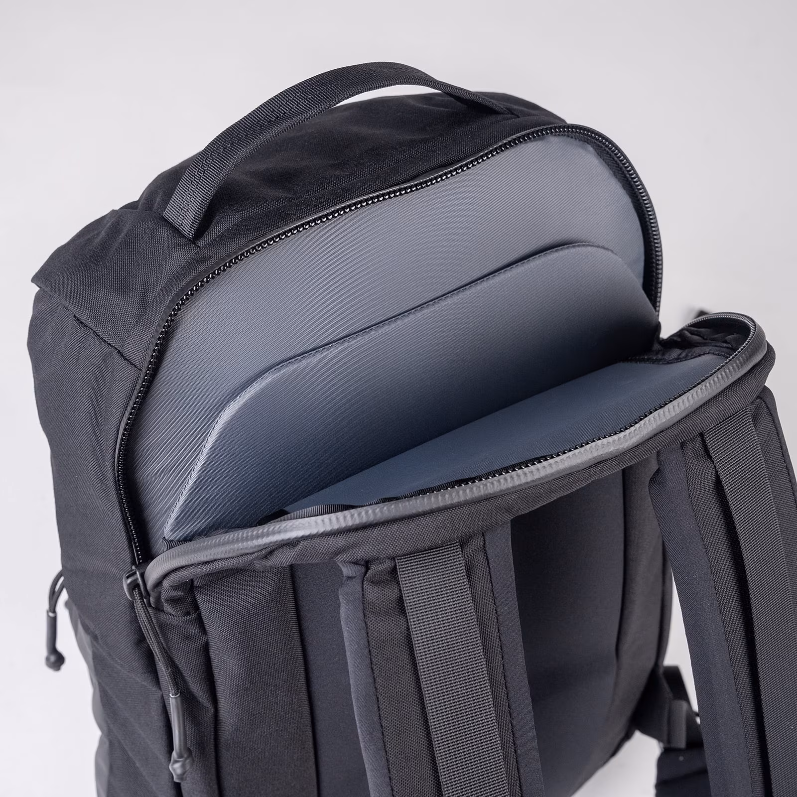 Rip Ruck 24 113390_black-(Detail, Laptop Sleeve)-1030 Plecak Mystery Ranch Rip Ruck 24 Black